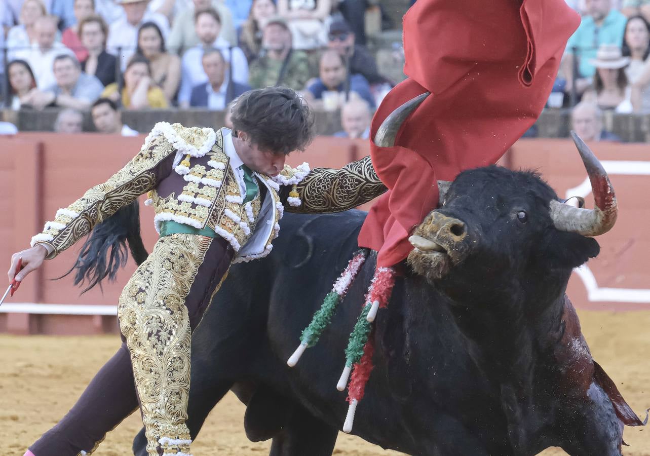 Ángel Jiménez, en la corrida del dieciséis de abril de 2023 en la Plaza de Toros de Sevilla 