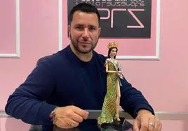 El diseñador Pablo Lanzarote, en la élite del Miss Universo de las muñecas
