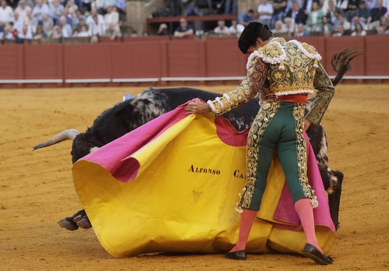 Alfonso Cadaval, con los dos astados de su lote 