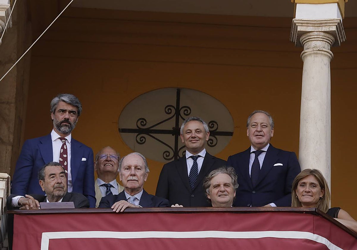 De pie, Luis Enríquez, Álvaro Ybarra, Alberto García Reyes y Álvaro Rodríguez Guitart. Sentados, José Luis Garci, Adolfo Ladrón de Guevara, Ignacio Ybarra y Ana Delgado