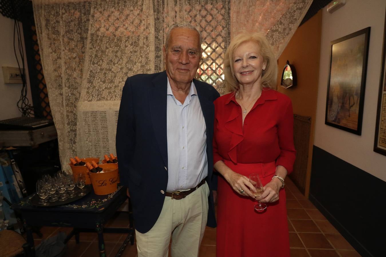 José Domínguez y señora, en la recepción de la caseta de Miguel Gallego