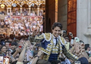 Las imágenes de la corrida de toros de Urdiales, Manzanares y Roca Rey en Sevilla 2023