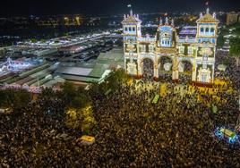 Así te hemos contado el alumbrado de la Feria de Abril de 2023 en directo desde el Real