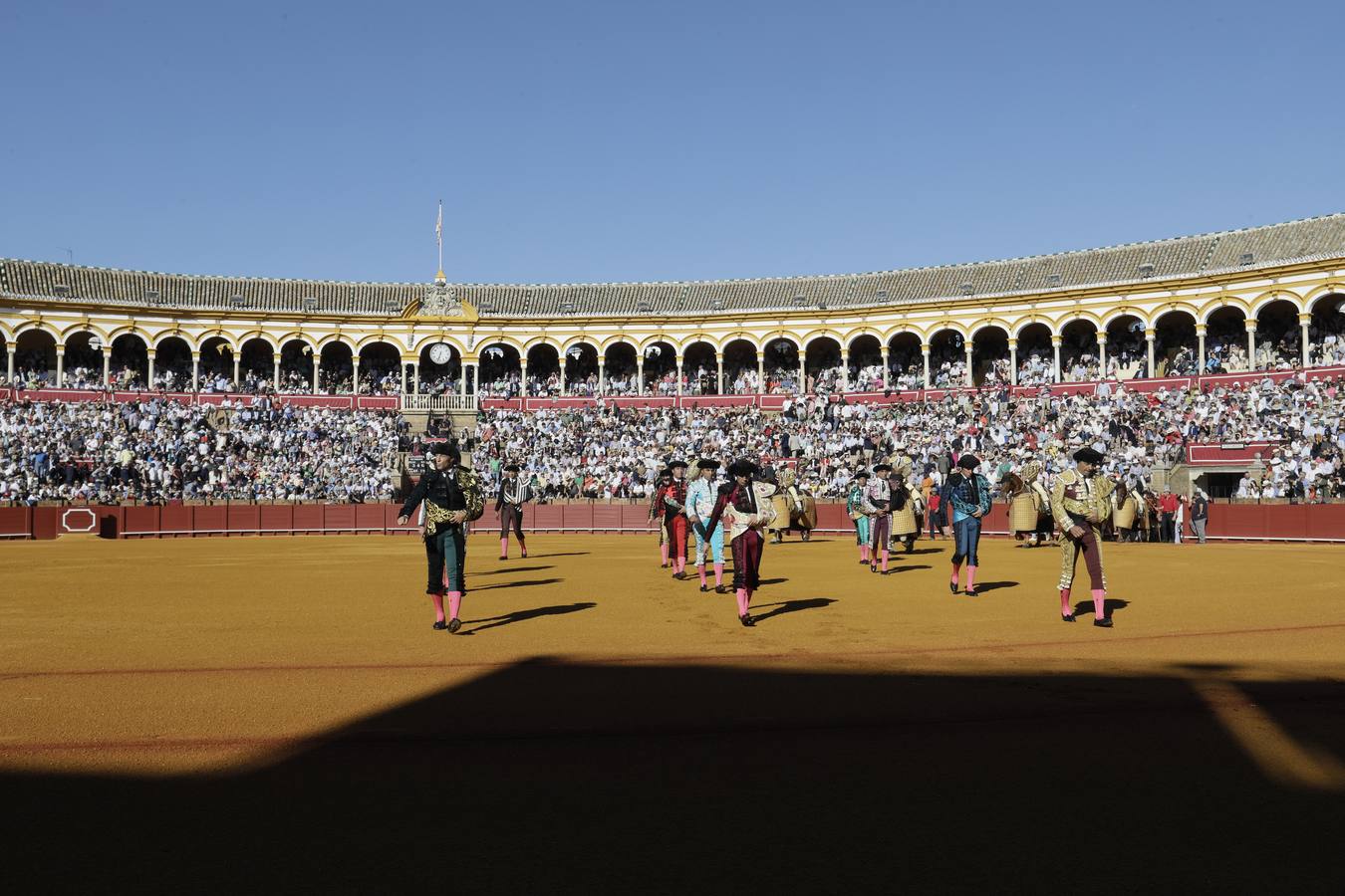 Detalles de la plaza de toros de Sevilla durante la corrida de Victorino Martín