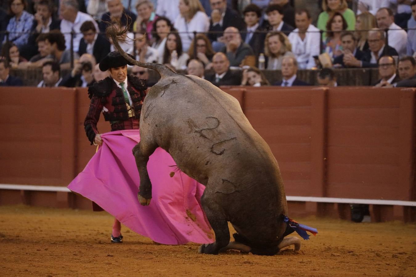 Faena de Emilio de Justo, en la plaza de toros de Sevilla