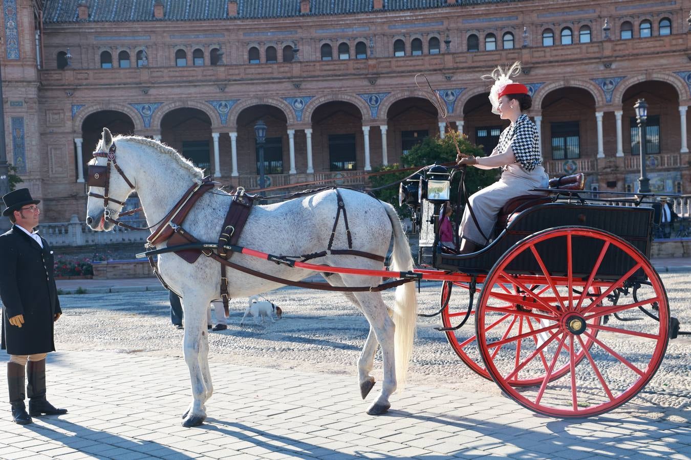 Participantes en el XI Campeonato Internacional de Enganches de Tradición (CIAT) y la Copa de Naciones, en la Plaza de España