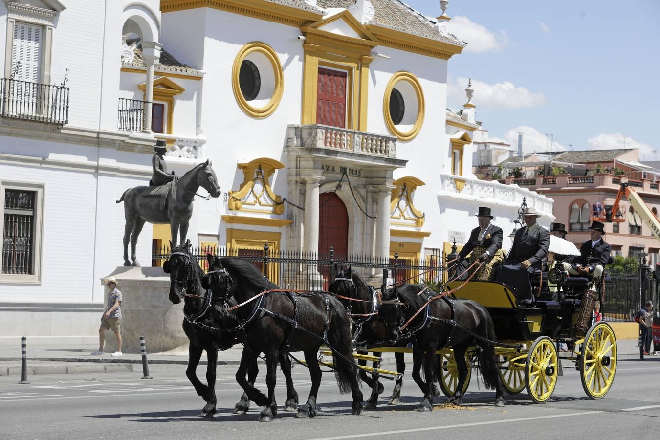 Participantes en el XI Campeonato Internacional de Enganches de Tradición (CIAT) y la Copa de Naciones, en la Plaza de España
