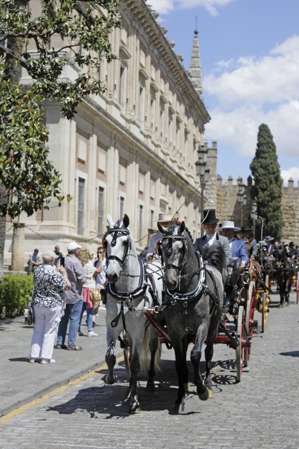 Participantes en el XI Campeonato Internacional de Enganches de Tradición (CIAT) y la Copa de Naciones, en la Plaza de España