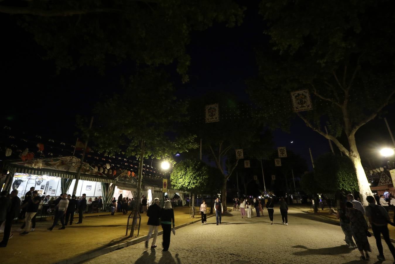 Ambiente festivo en la cena del pescaíto, solo enturbiado por la avería eléctrica que dejó sin luz algún tiempo a una parte del real