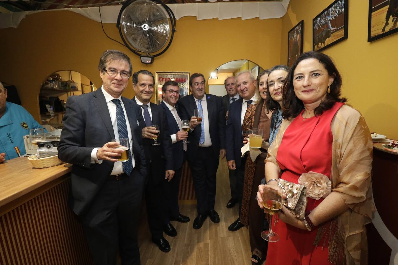 Ambiente festivo en la cena del pescaíto, solo enturbiado por la avería eléctrica que dejó sin luz algún tiempo a una parte del real
