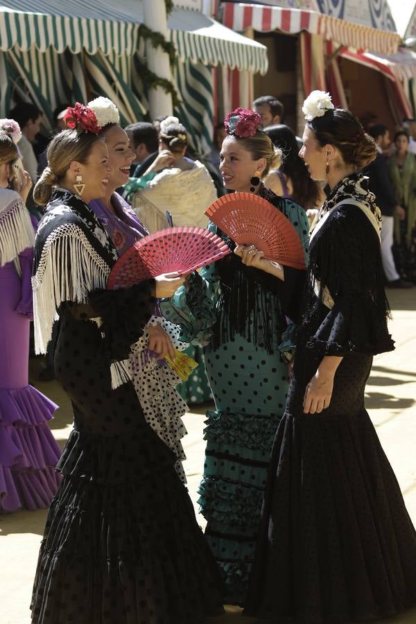 Calor y multitudes este lunes en el real de la Feria