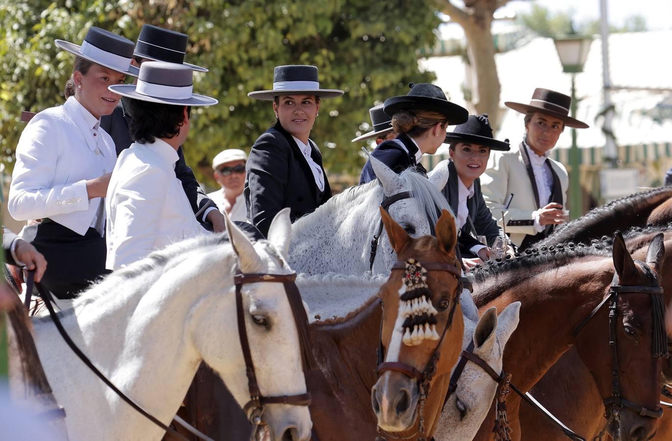 Calor y multitudes este lunes en el real de la Feria