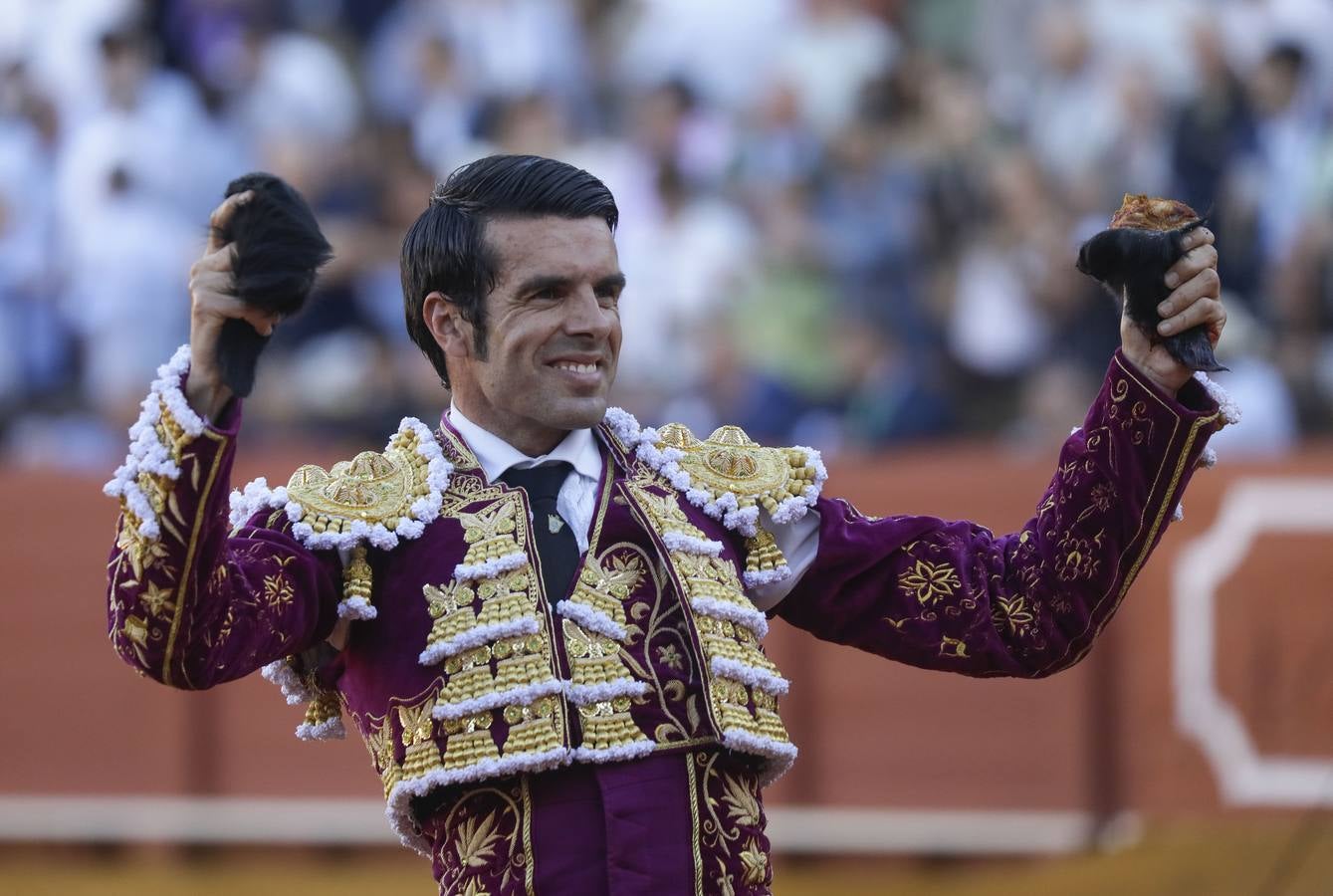 Emilio de Justo ha cortado dos orejas este lunes en la plaza de toros de Sevilla