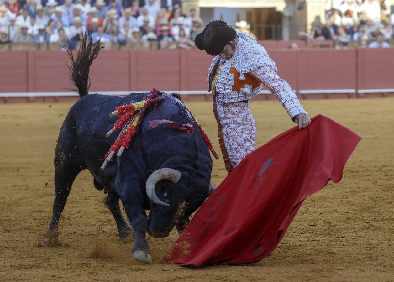Faena de Morante de la Puebla, en la plaza de toros de Sevilla