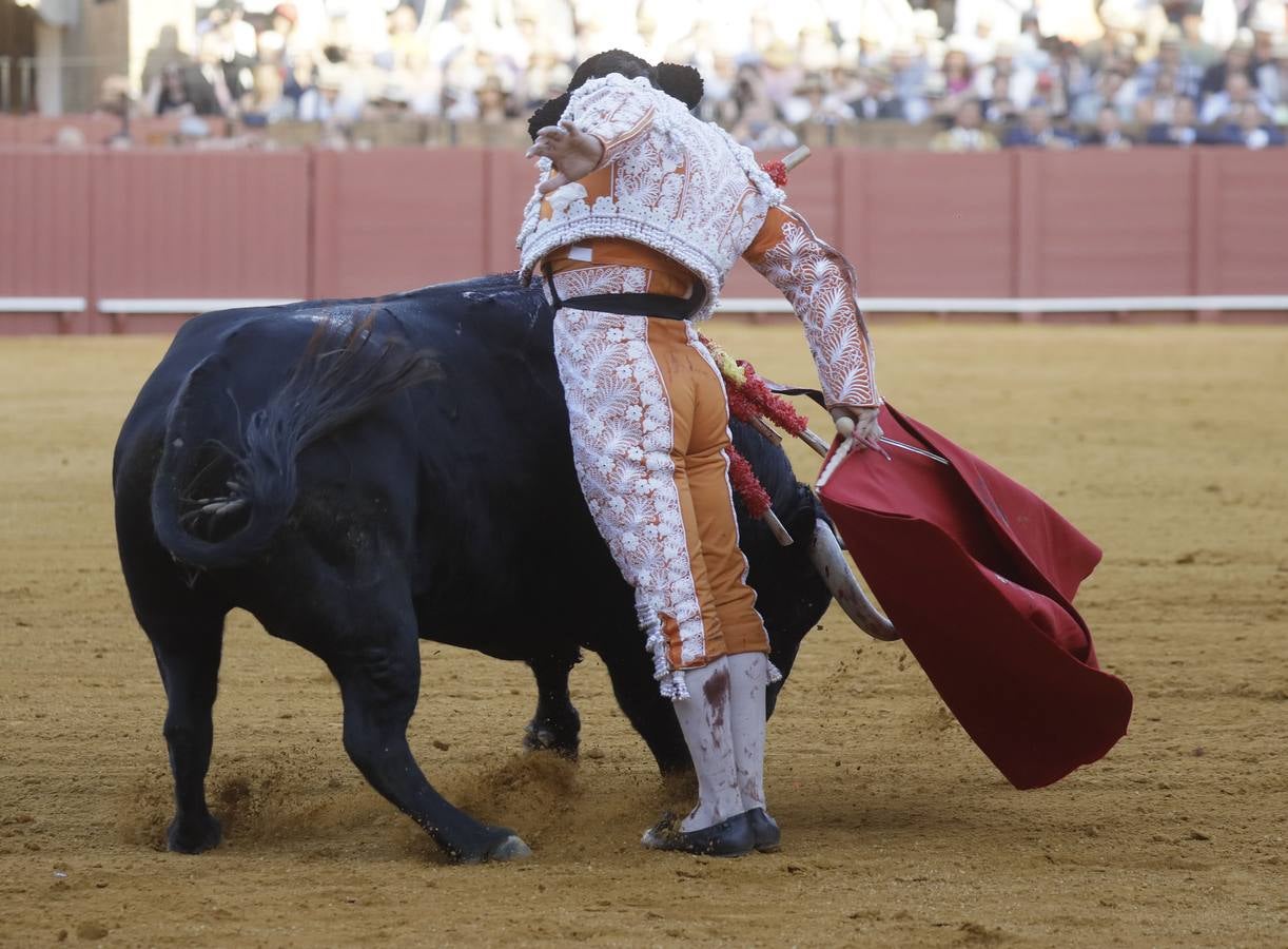 Faena de Morante de la Puebla, en la plaza de toros de Sevilla