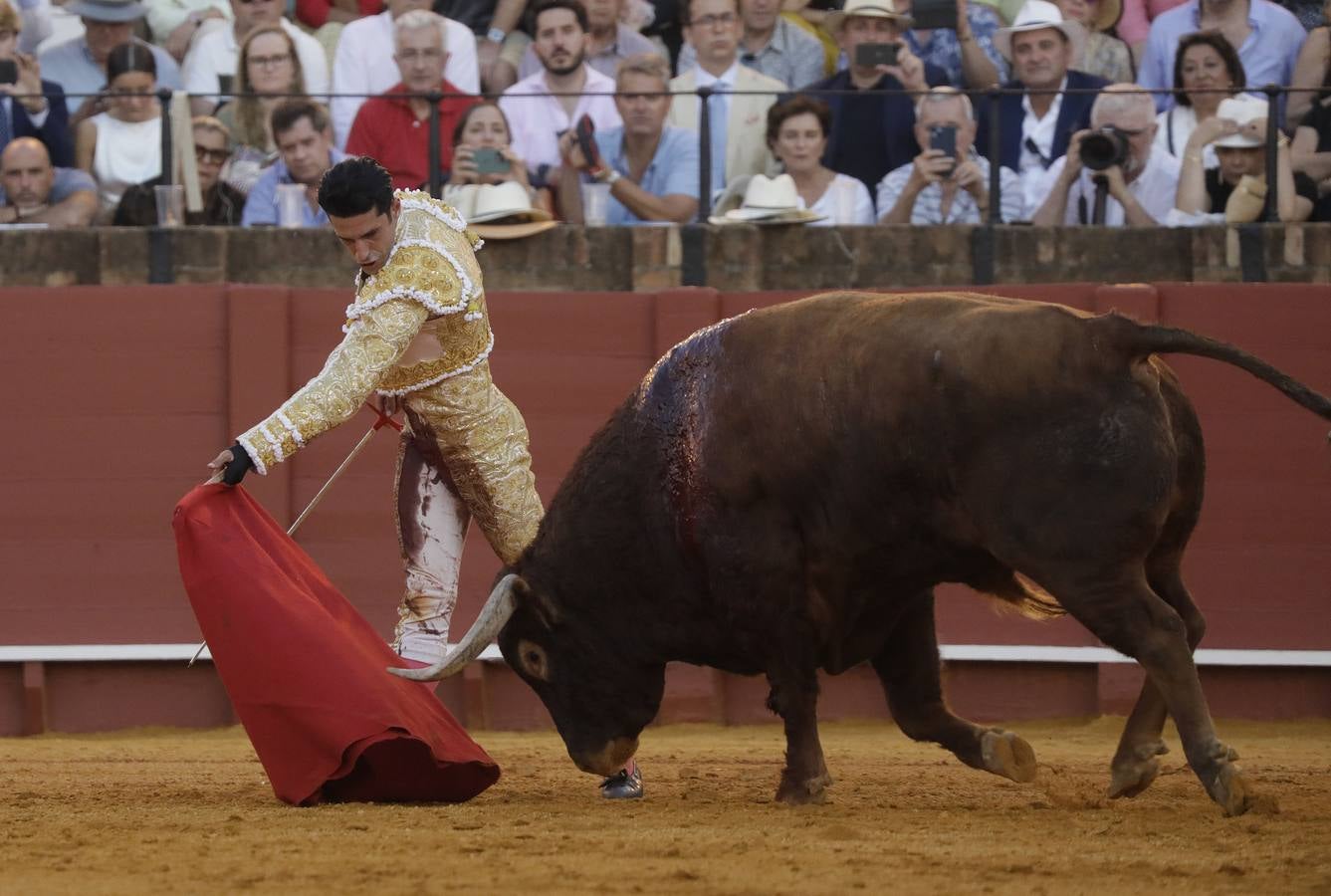Faena de Alejandro Talavante, este lunes en la plaza de toros de Sevilla