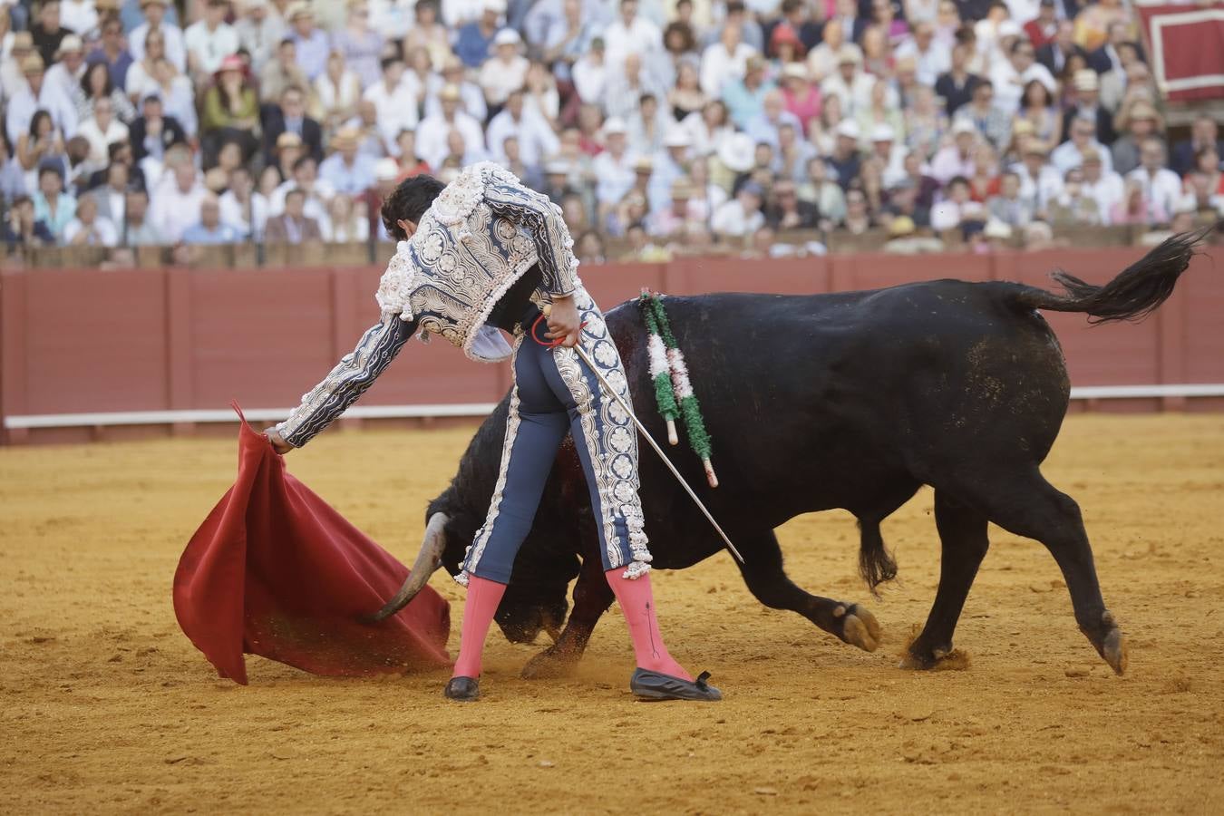 Faena de Tomás Rufo, este martes en la plaza de toros de Sevilla