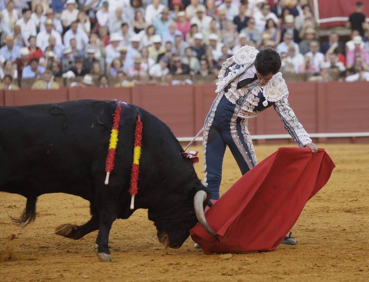 Faena de Tomás Rufo, este martes en la plaza de toros de Sevilla