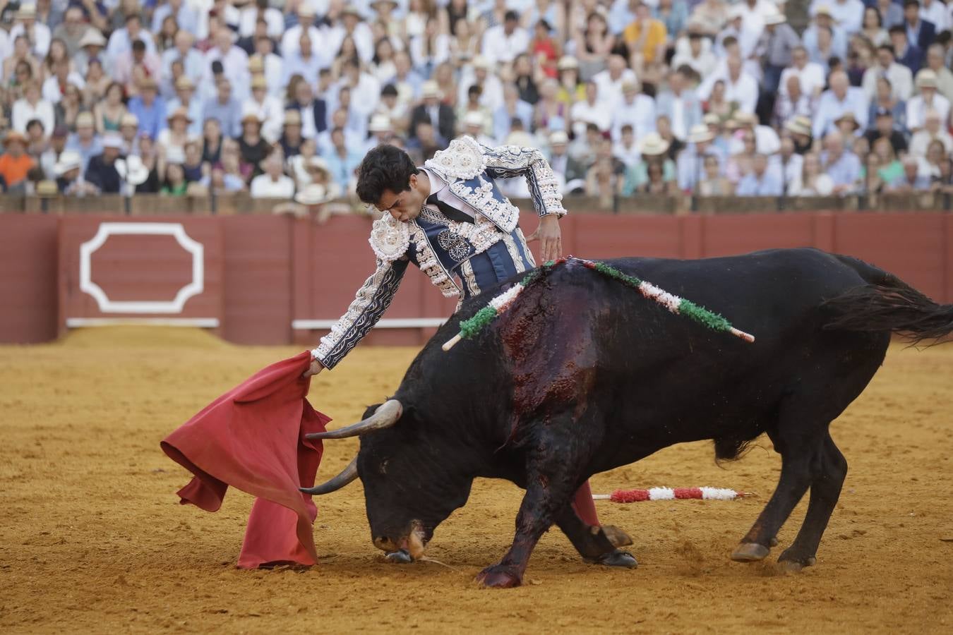 Faena de Tomás Rufo, este martes en la plaza de toros de Sevilla