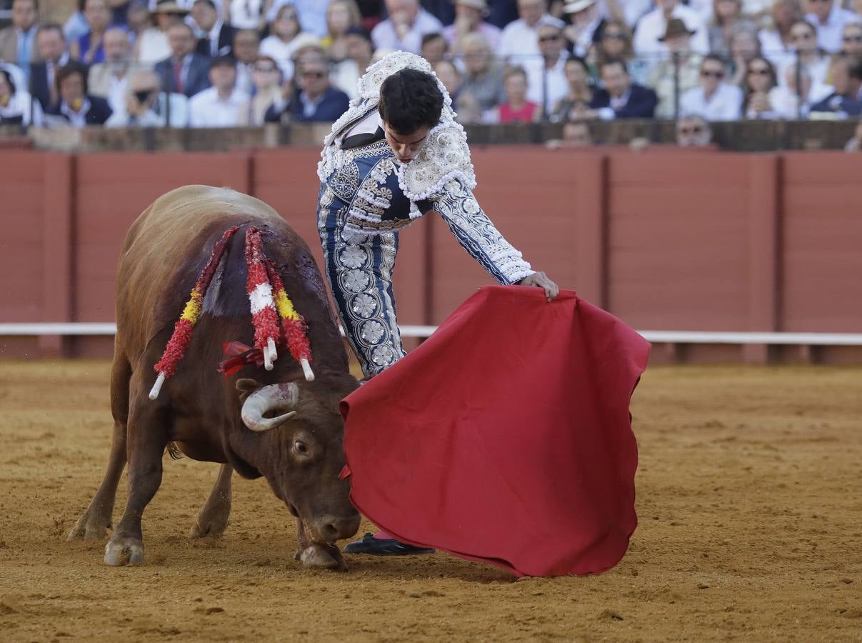 Faena de Tomás Rufo, este martes en la plaza de toros de Sevilla
