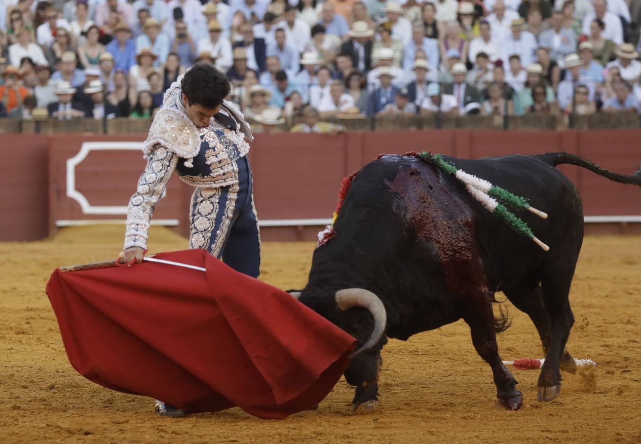 Faena de Tomás Rufo, este martes en la plaza de toros de Sevilla