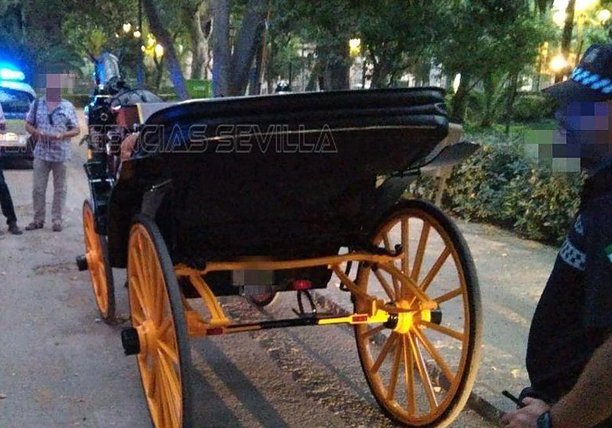 Imagen de archivo de la Policía junto a un coche de caballos