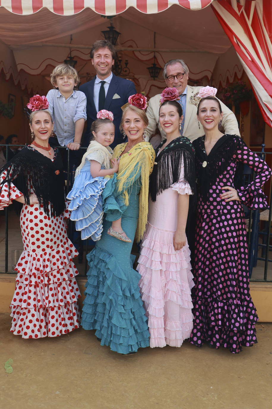 Luis Aguirre, Manuel Esquivias hijo y padre, Rocio Esquivias, Alegría Cruzado, Carmen Onrubia, Carmen Cruzado y Carmen Esquivias