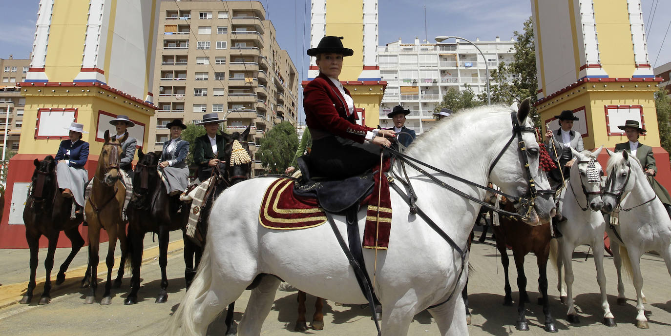 La concentración de amazonas en la portada del Real durante la mañana del jueves