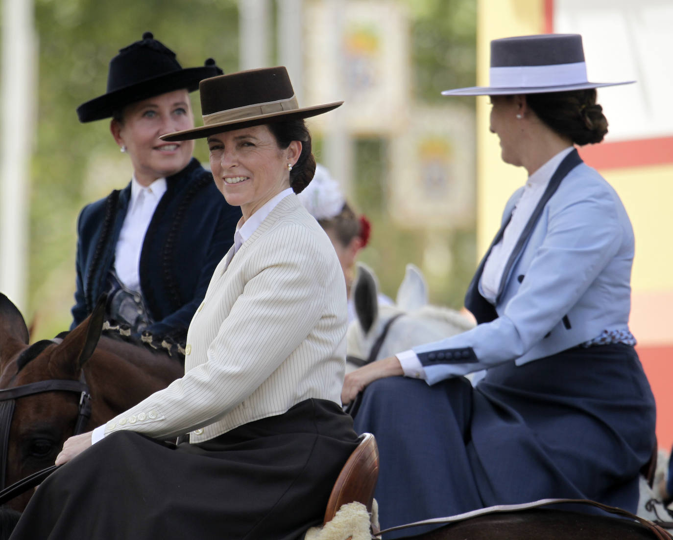 La concentración de amazonas en la portada del Real durante la mañana del jueves