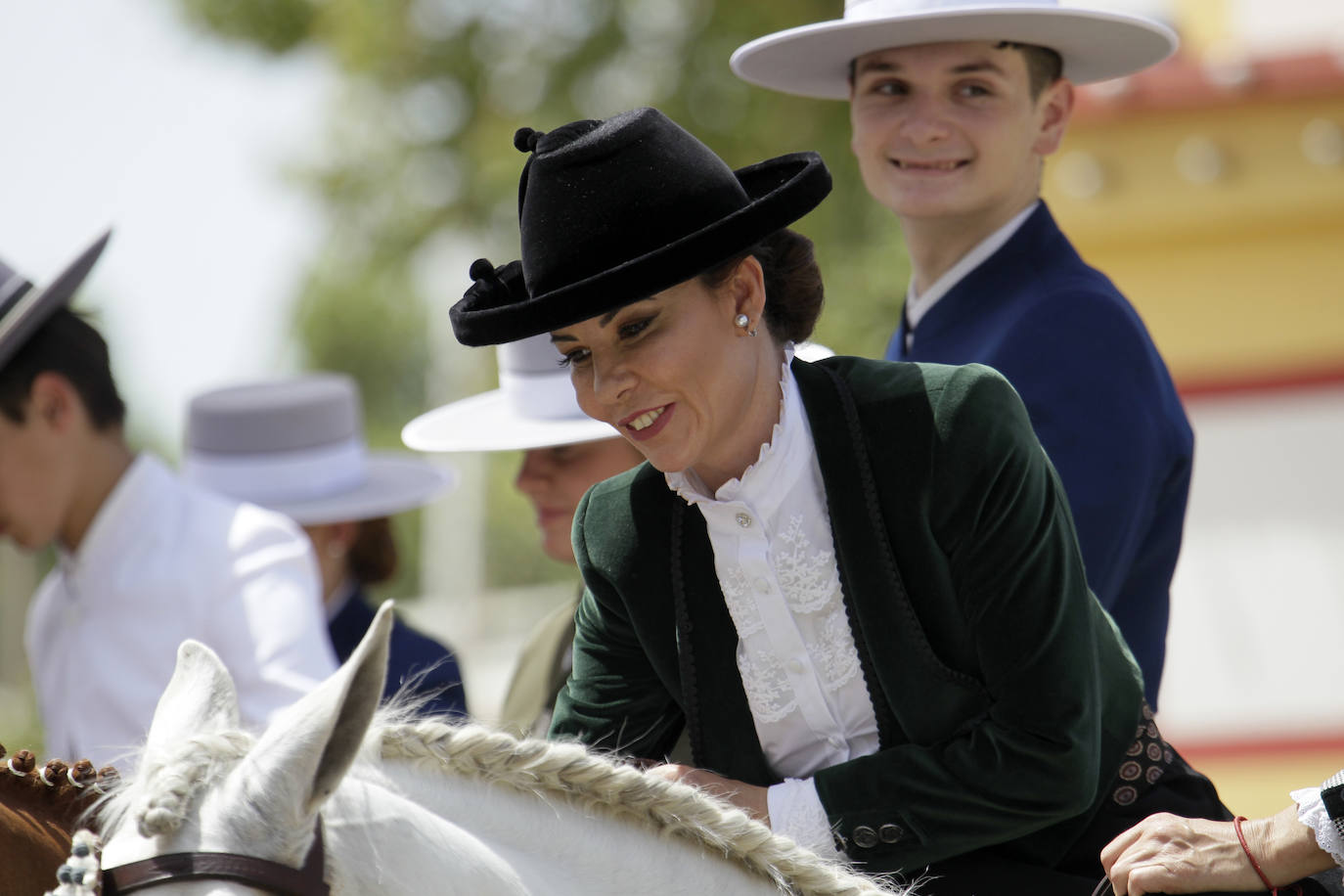La concentración de amazonas en la portada del Real durante la mañana del jueves