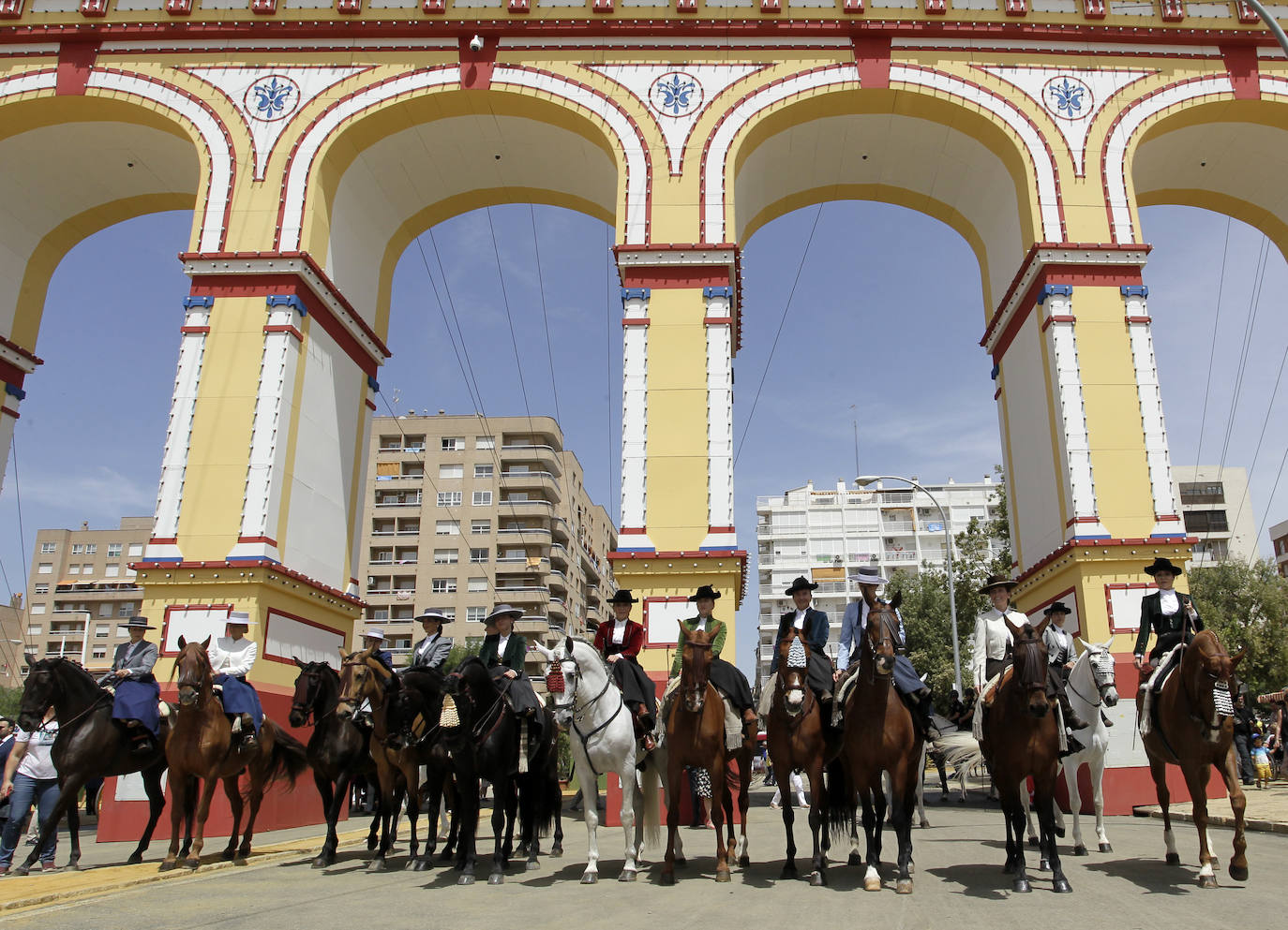 La concentración de amazonas en la portada del Real durante la mañana del jueves