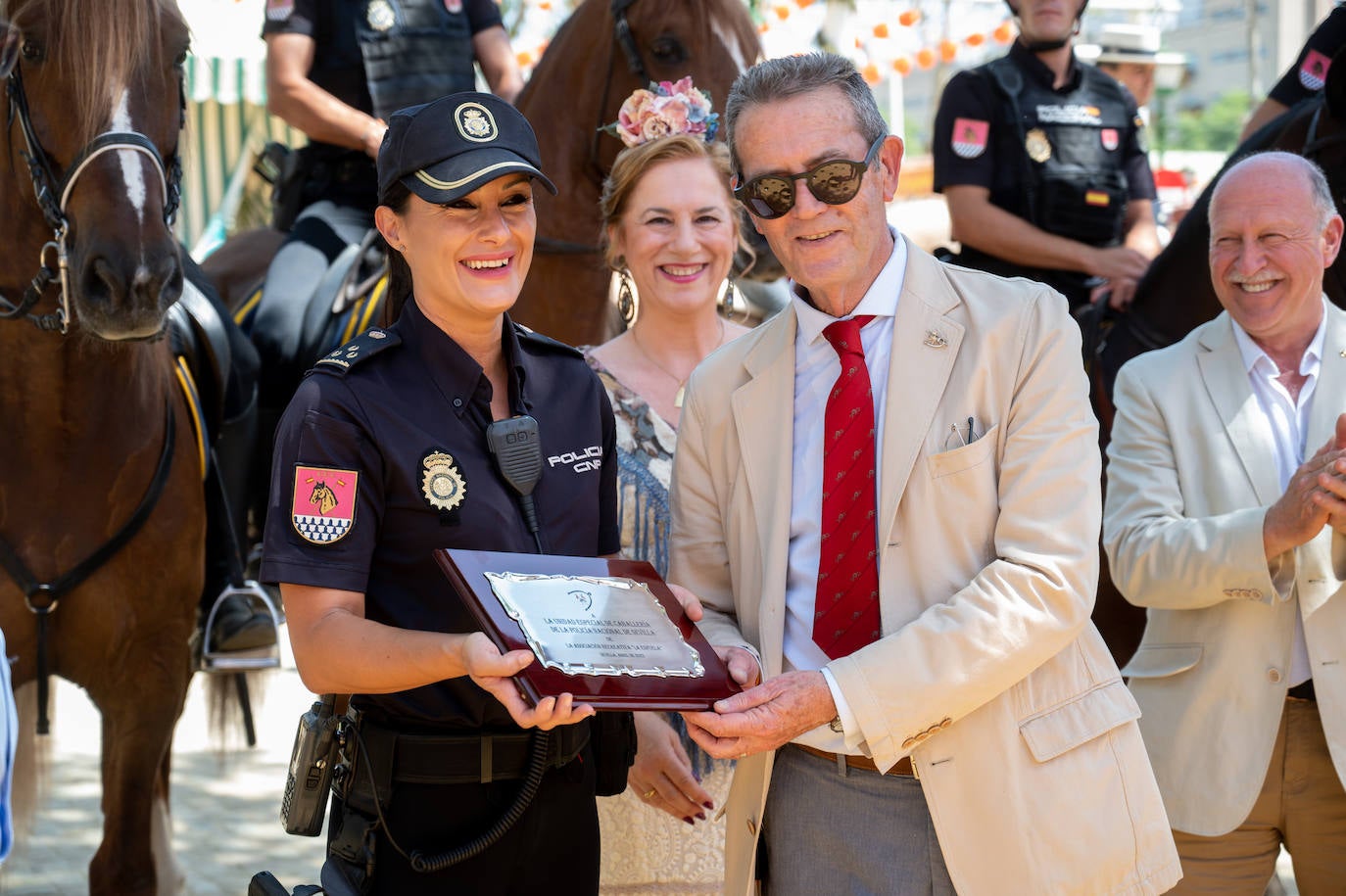 Real homenaje al Escuadrón de Caballería de la Policía
