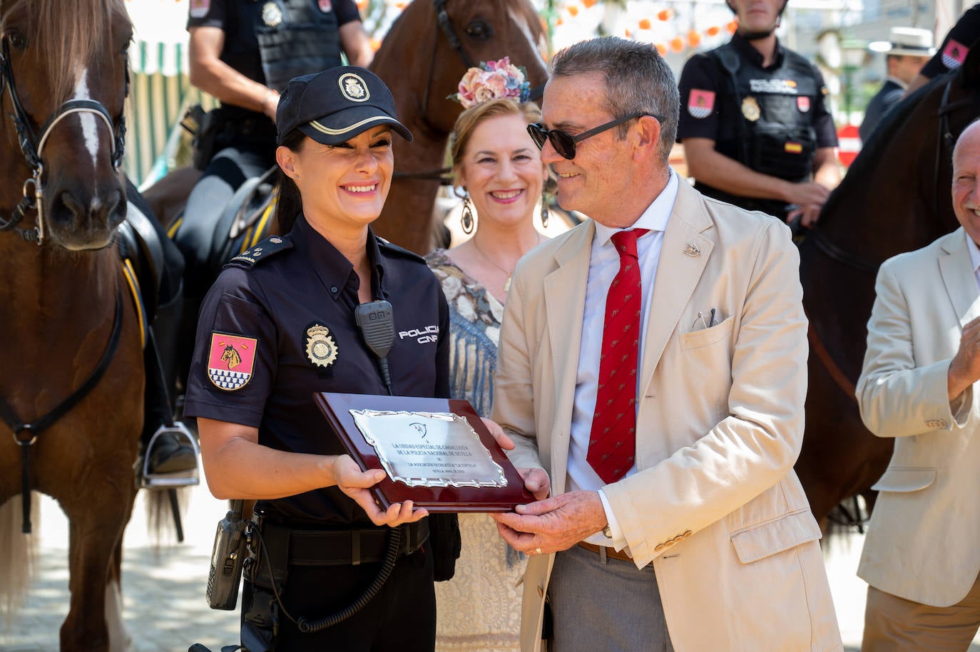 Real homenaje al Escuadrón de Caballería de la Policía