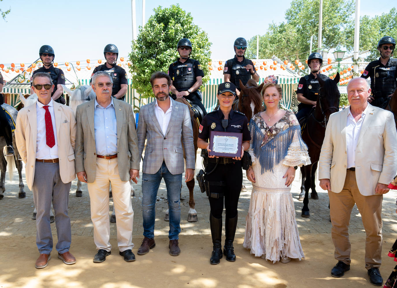 Real homenaje al Escuadrón de Caballería de la Policía