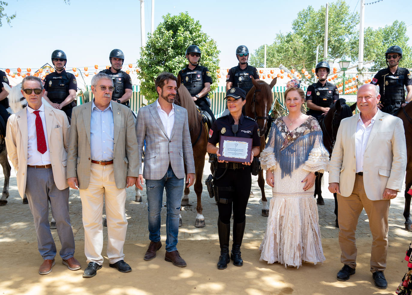 Real homenaje al Escuadrón de Caballería de la Policía