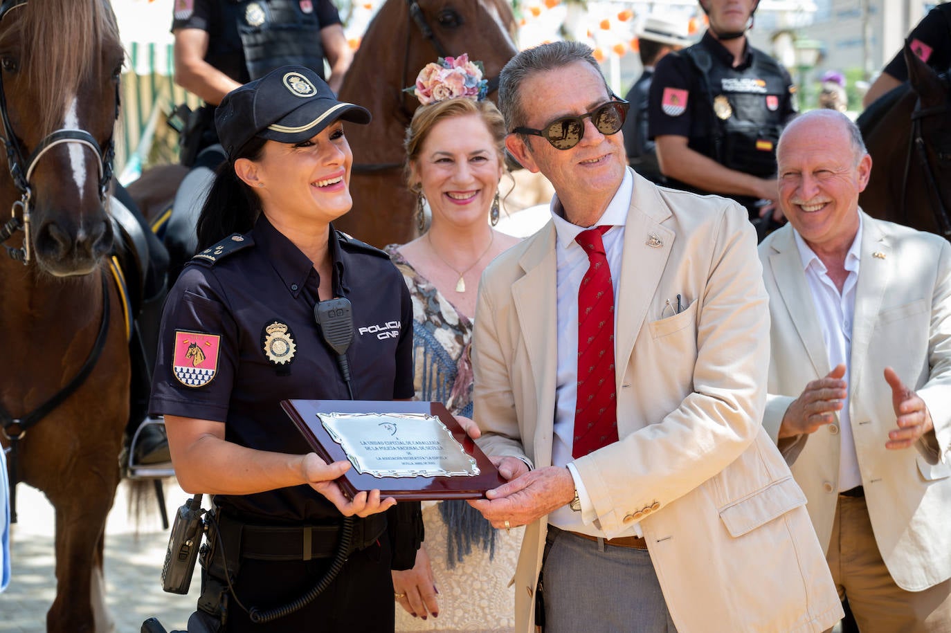 Real homenaje al Escuadrón de Caballería de la Policía