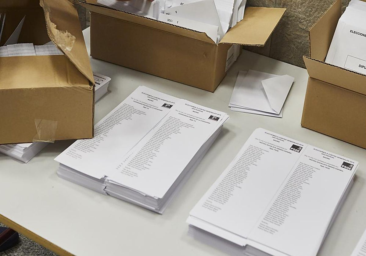 Imagen de archivo de una mesa electoral