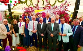 El alcalde junto al sector turístico