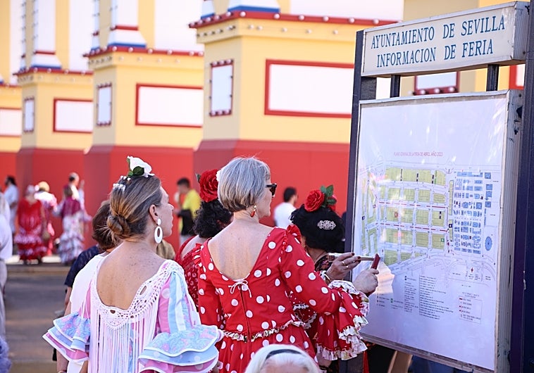 El mapa del real de la Feria de Sevilla, junto a la portada