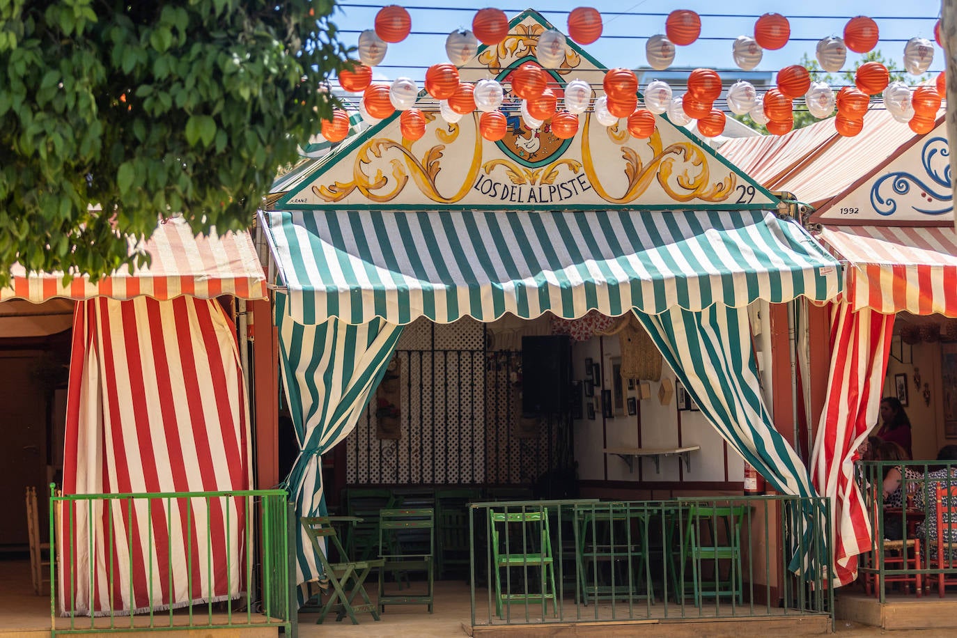 Ambiente en el Real durante el último día de la Feria de Abril de 2023