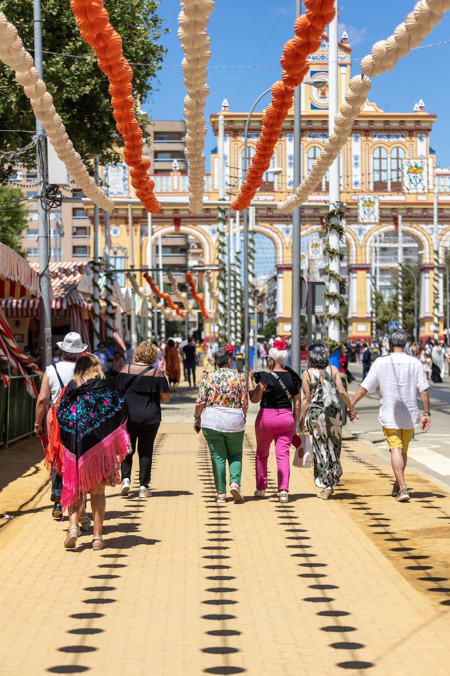 Ambiente en el Real durante el último día de la Feria de Abril de 2023