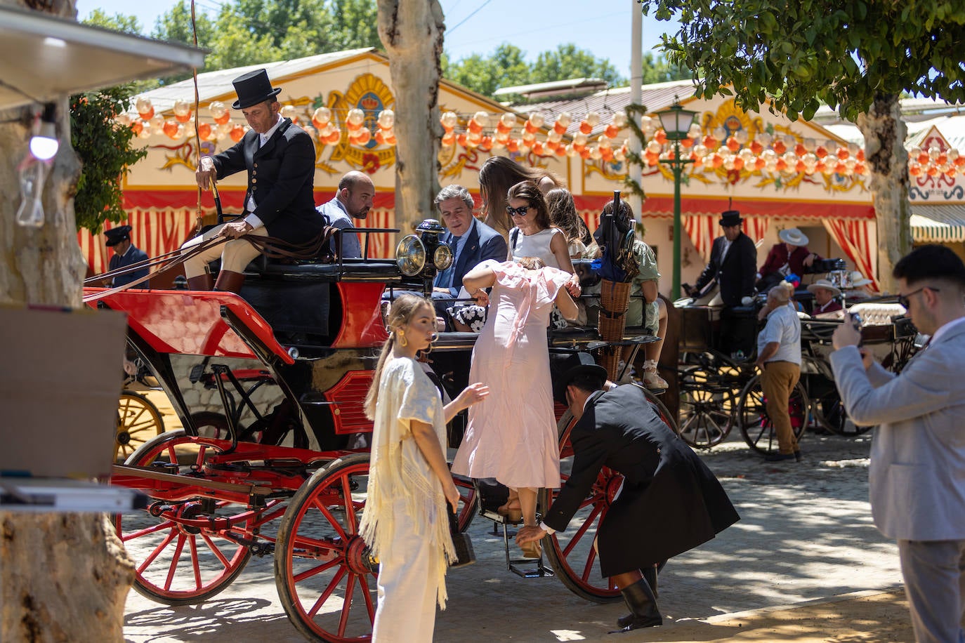 Ambiente en el Real durante el último día de la Feria de Abril de 2023