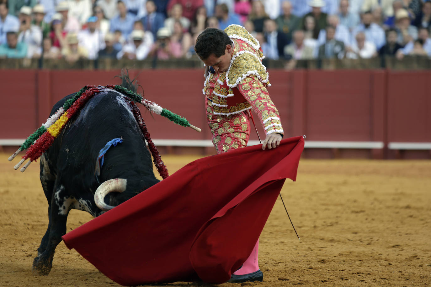 Ginés Marín se marchó con la miel en los labios tras cortar dos orejas del bravo Espárrago