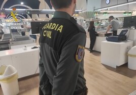 Detenido en el aeropuerto de Sevilla un pasajero con destino a Reino Unido con nueve kilos de hachís ocultos