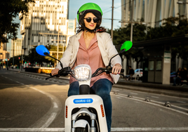 Llegan a Sevilla las nuevas motos de alquiler Cooltra
