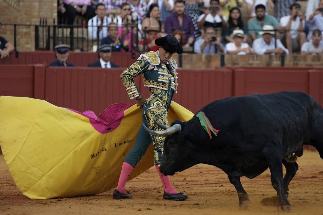 Escribano cortó una oreja y se le resistió la segunda por una mal estocada
