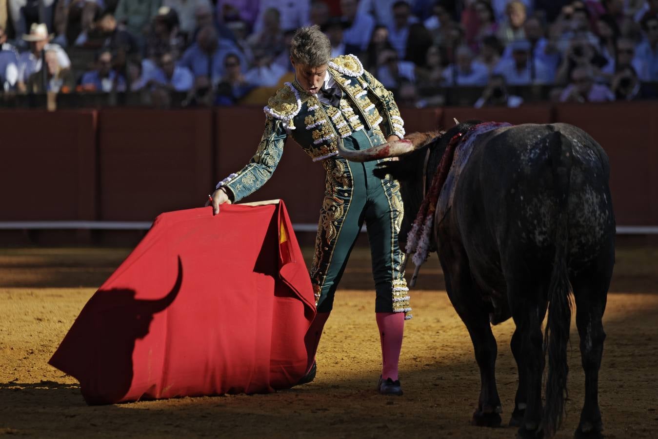 Escribano cortó una oreja y se le resistió la segunda por una mal estocada