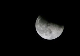 Eclipse lunar esta tarde: hora, dónde y cómo verlo