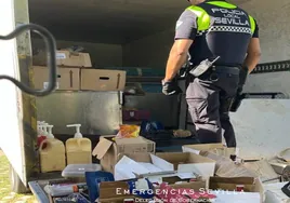La Policía Local de Sevilla da la batalla contra la venta ambulante ilegal en la final de la Copa del Rey
