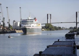 El bloqueo de los prácticos genera desvío de tráfico de Sevilla a otros puertos